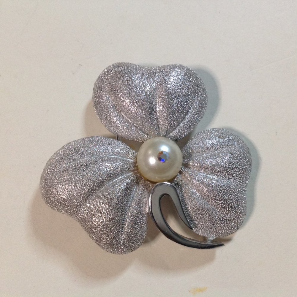 Vintage Trifari 3 Leaf Clover Brooch Pearl & Rhinestone